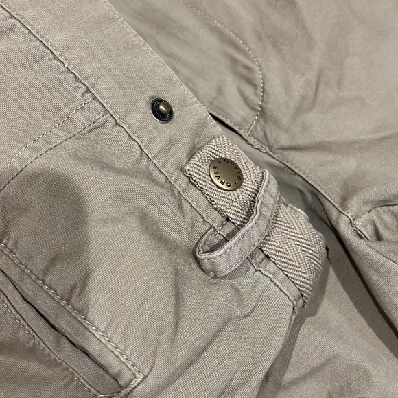 Orvis mens cargo khaki pants with pleated front 44x32 - Picture 3 of 8